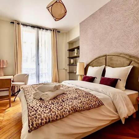 8 - Opera - Rue Constantinople - Duplex 8 Pieces Appartement